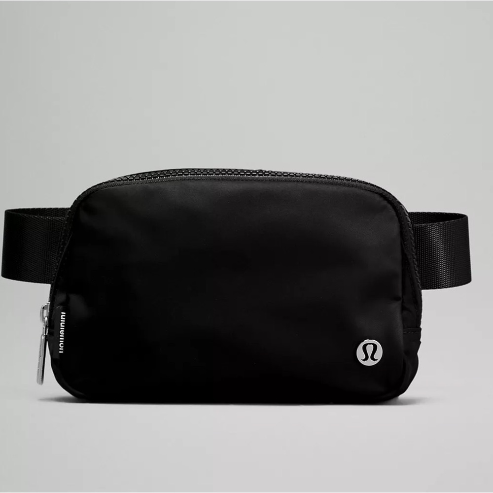 Lululemon Everywhere Belt Bag 1L in Black